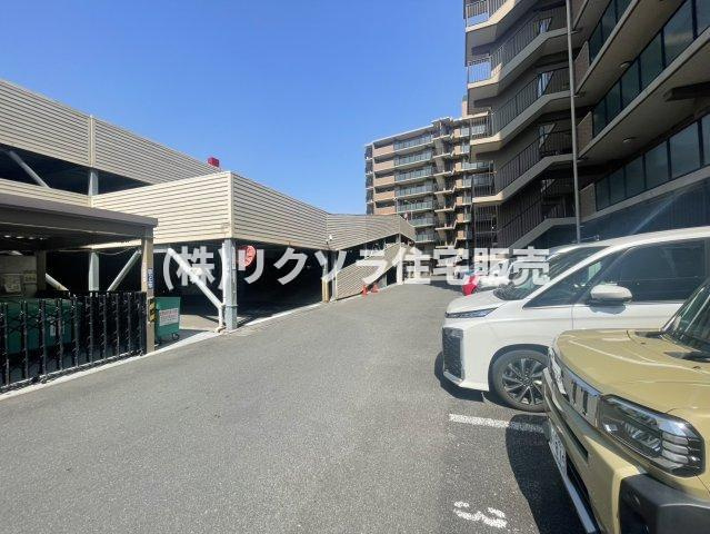 ライオンズマンション寝屋川の駐車場|敷地内駐車場
■物件内覧・資金計画相談・住宅ローン相談、リフォーム相談、お問合せ受付中■
※当日・翌日のご内覧、ご相談はお電話でのお問合せがスムーズです！