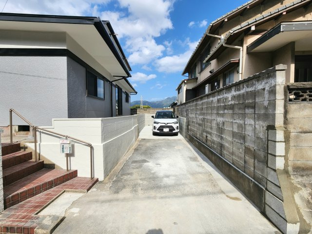 RESET HOUSE－リセットハウス－小倉北区南丘3丁目の外観|駐車スペースは縦列2台分♪【小倉北区　リノベーション戸建】