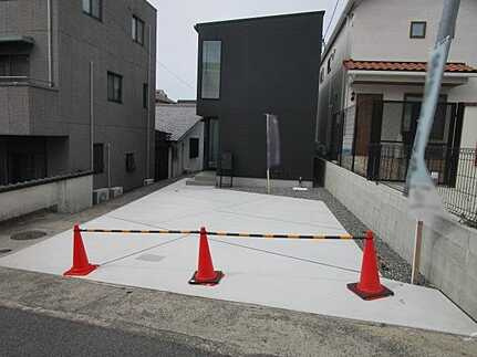 東区戸坂山根２丁目の前面道路含む現地写真