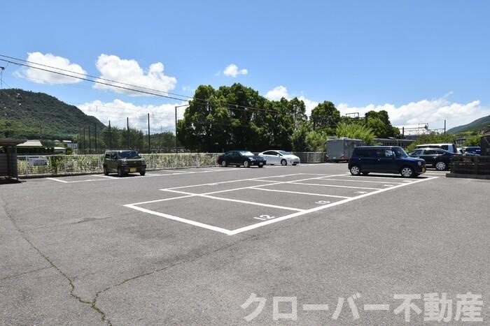 メゾンド・ソレイユの駐車場|駐車場