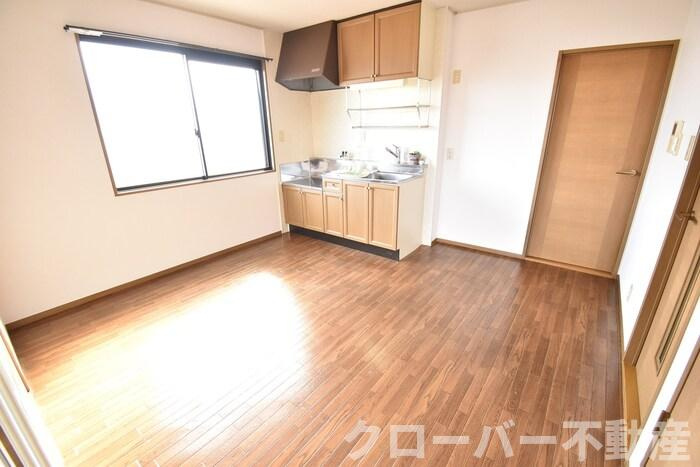 メゾンド・ソレイユの居間・リビング|ＤＫ８帖