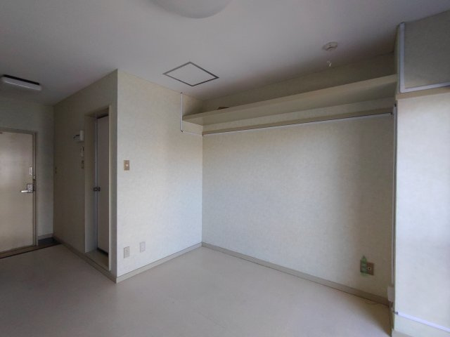 レジデンス松重の洋室