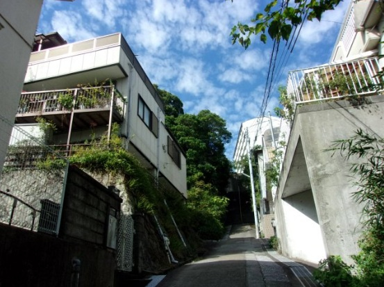 神戸市垂水区東垂水町の前面道路含む現地写真