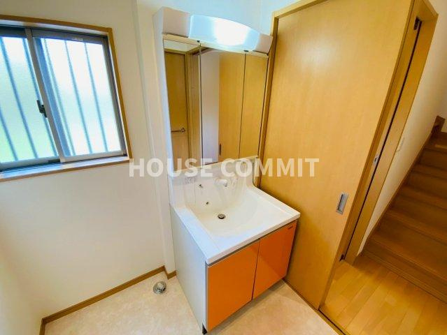 並木町　中古戸建の独立洗面台