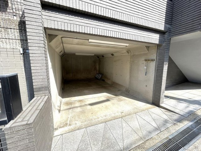 東香里3丁目　中古一戸建ての駐車場|車庫
■物件内覧・資金計画相談・住宅ローン相談、リフォーム相談、お問合せ受付中■
※当日・翌日のご内覧、ご相談はお電話でのお問合せがスムーズです！