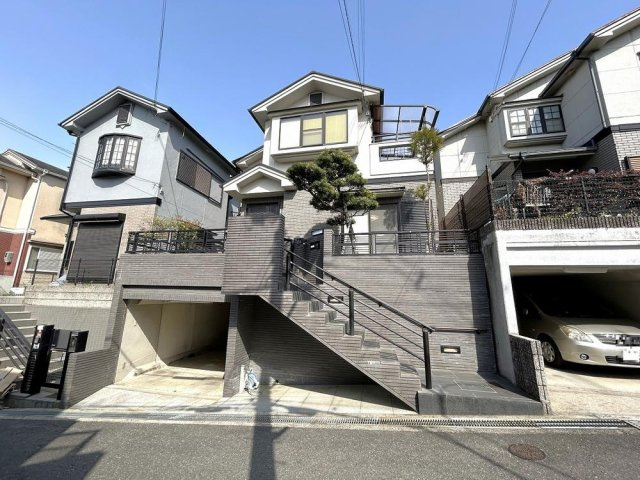 東香里3丁目　中古一戸建ての外観|新しい生活にいかがでしょうか？外観はお住まいの顔になります。こだわりたいポイントですね。外壁塗装や屋根塗装のご相談も承っております。
■現地内覧・資金計画相談・住宅ローン相談もお問合せ受付中■