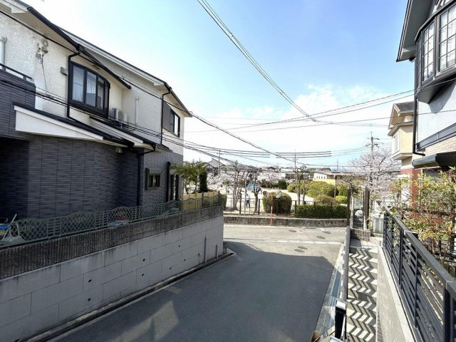 東香里3丁目　中古一戸建ての前面道路含む現地写真|■物件内覧・資金計画相談・住宅ローン相談、リフォーム相談、お問合せ受付中■
※当日・翌日のご内覧、ご相談はお電話でのお問合せがスムーズです！