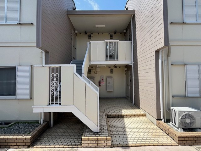 タウニィハイツ金剛のエントランス
