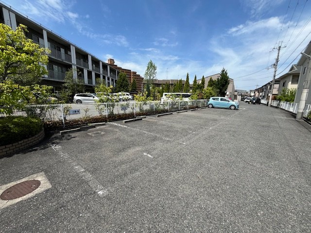 タウニィハイツ金剛の駐車場