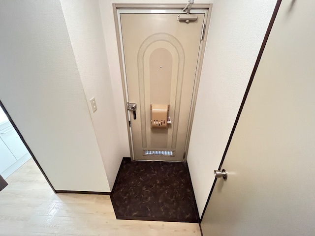 タウニィハイツ金剛の玄関|同物件別部屋写真