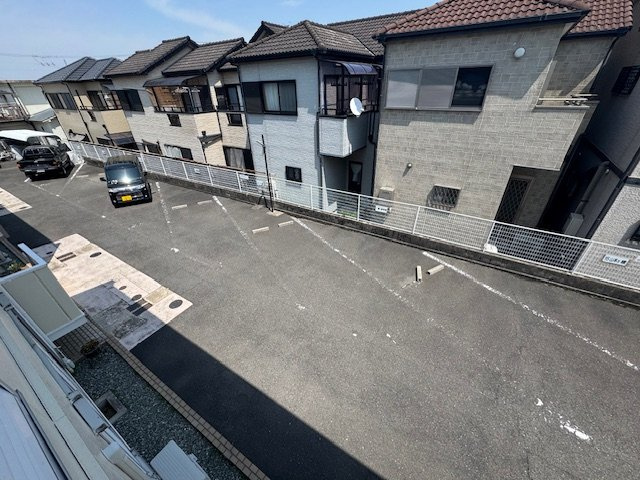 タウニィハイツ金剛の駐車場