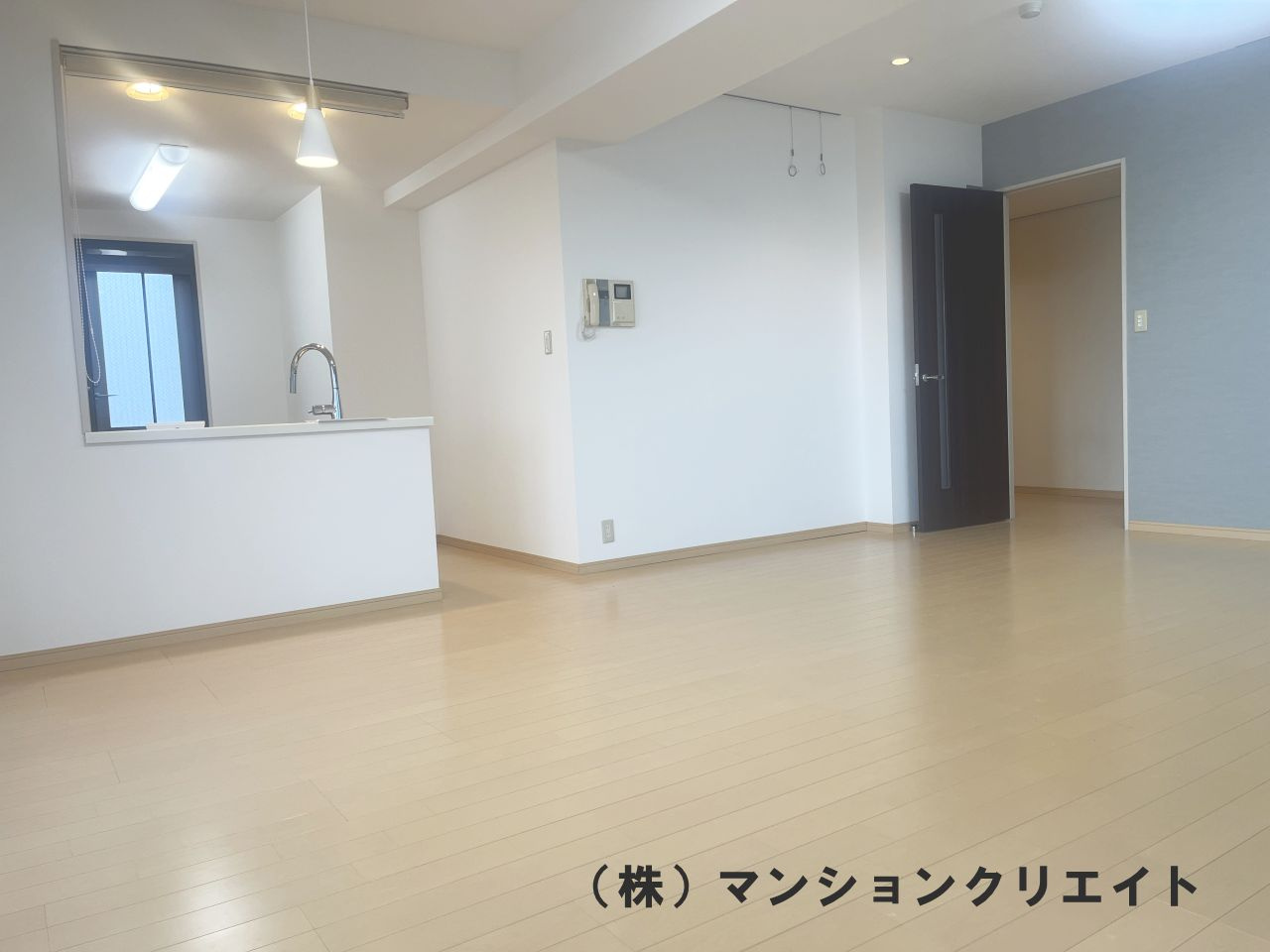 ブランシェ城東の居間・リビング|リビングから見たキッチンです