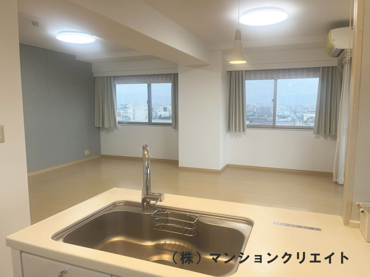 ブランシェ城東のキッチン|キッチンから正面に見たリビングです。