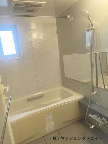 ブランシェ城東の浴室|窓があるので明るいバスルームです