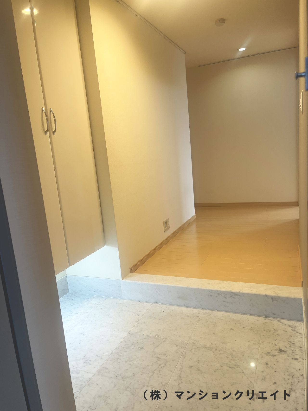 ブランシェ城東の玄関|内玄関です