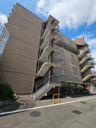 グリーンコーポ門真の外観|新しい生活にいかがでしょうか？外観はお住まいの顔になります。こだわりたいポイントですね。水回りリフォームやリノベーションも承ってます。
■現地見学・資金計画相談・住宅ローン相談もお問合せ受付中■