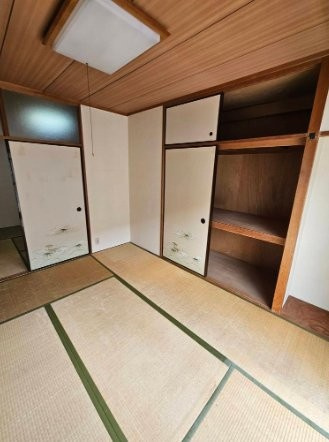 グリーンコーポ門真の和室|和室6.0帖　押入
■物件内覧・資金計画相談・住宅ローン相談、リフォーム相談、お問合せ受付中■
※当日・翌日のご内覧、ご相談はお電話でのお問合せがスムーズです！