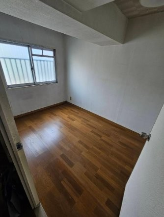 グリーンコーポ門真の子供部屋|洋室4.3帖
■物件内覧・資金計画相談・住宅ローン相談、リフォーム相談、お問合せ受付中■
※当日・翌日のご内覧、ご相談はお電話でのお問合せがスムーズです！