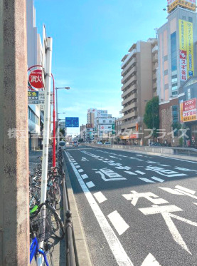 HKビルの周辺|前面の通りです☆