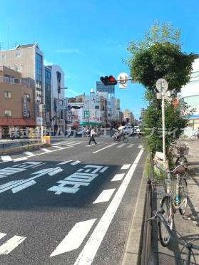 HKビルの周辺|前面の通りです☆