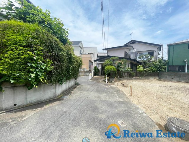 売地　茅ヶ崎市平和町の前面道路含む現地写真