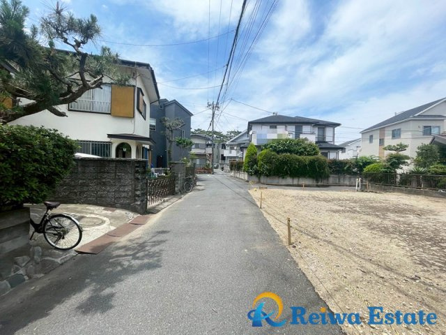 売地　茅ヶ崎市平和町の前面道路含む現地写真