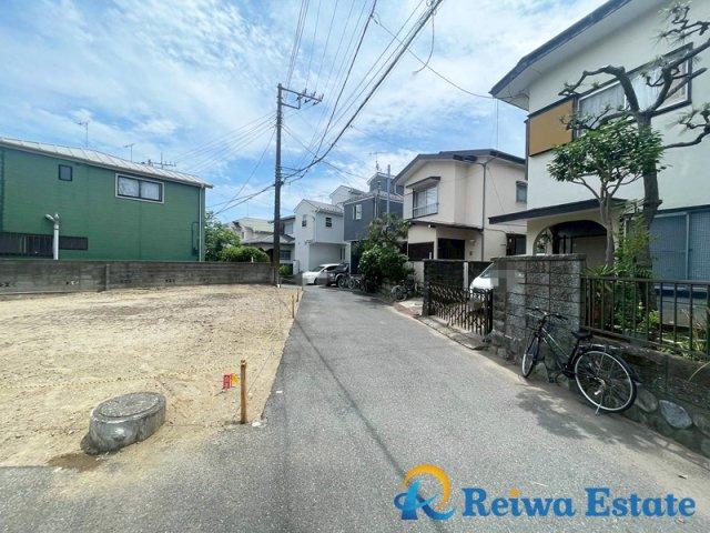 売地　茅ヶ崎市平和町の前面道路含む現地写真