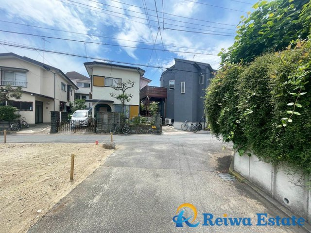 売地　茅ヶ崎市平和町の前面道路含む現地写真