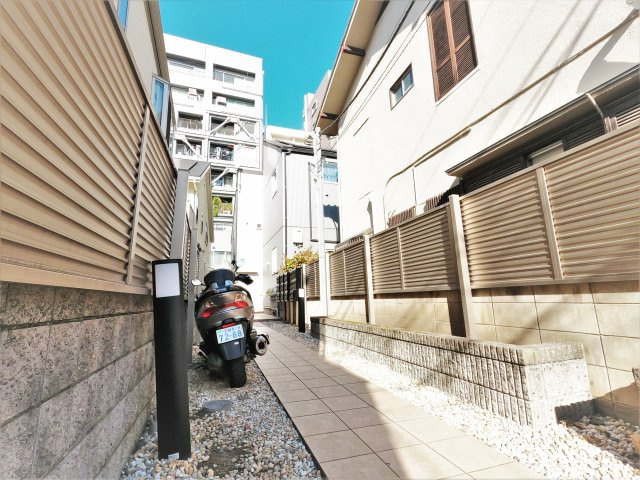 キーウエスト目白のエントランス