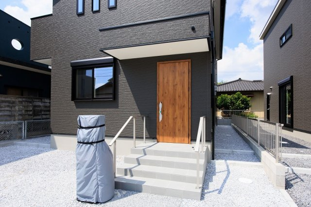 サンコート　中間市扇ヶ浦１丁目の玄関