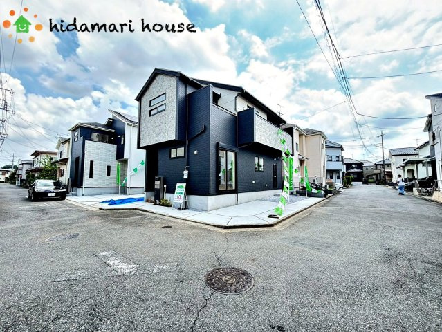 上尾市小泉7丁目　3期　新築戸建　ブルーミングガーデン01の前面道路含む現地写真