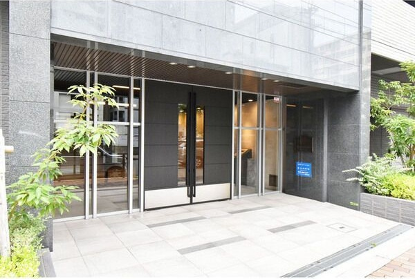 メインステージ新大阪のエントランス