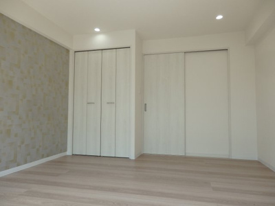 【洋室】 | ハイツ本町 | エントランス・エレベーター内に防犯カメラ