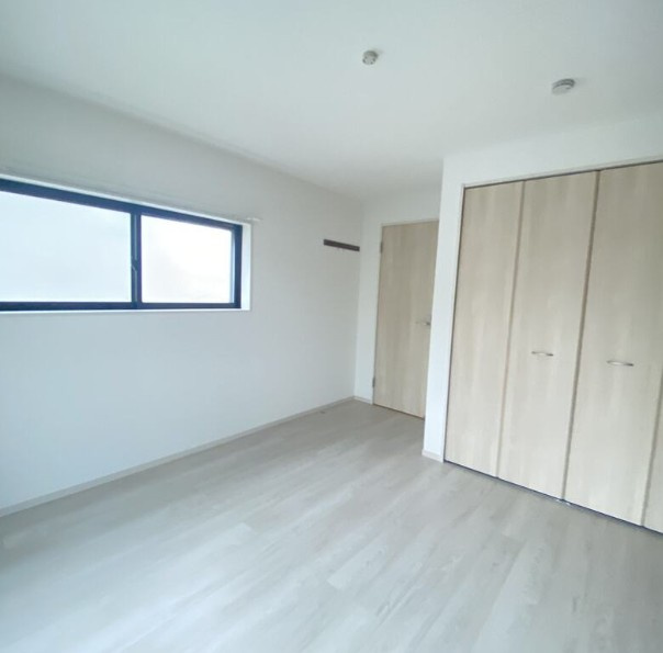 久喜市栄１丁目のアパートの居間・リビング|※同施工会社別物件