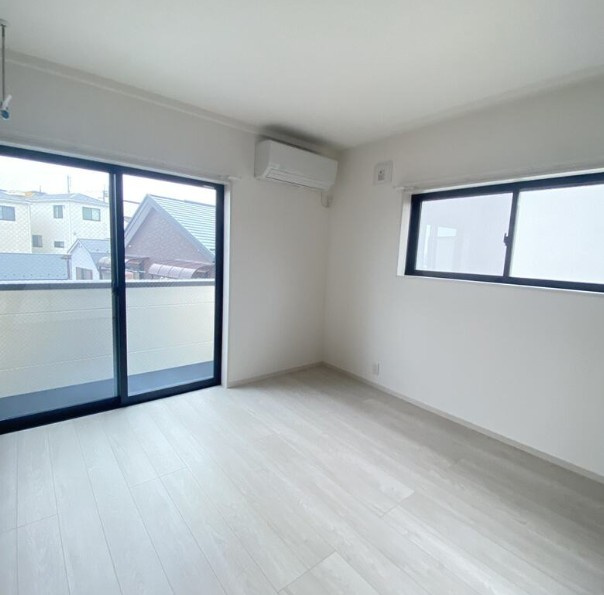 久喜市栄１丁目のアパートの居間・リビング|※同施工会社別物件