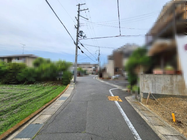 【商談中】長岡京市奥海印寺森ノ下の前面道路含む現地写真|周辺交通量が少なめの閑静な住宅地です！
