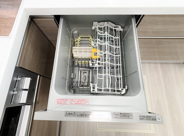 和光市白子3丁目 全2棟 3号棟のキッチン|食後の片づけに便利な食器洗乾燥機が標準装備です