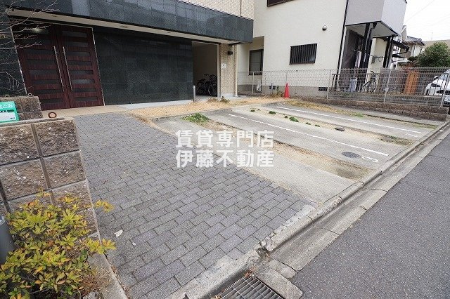 GOLDの駐車場
