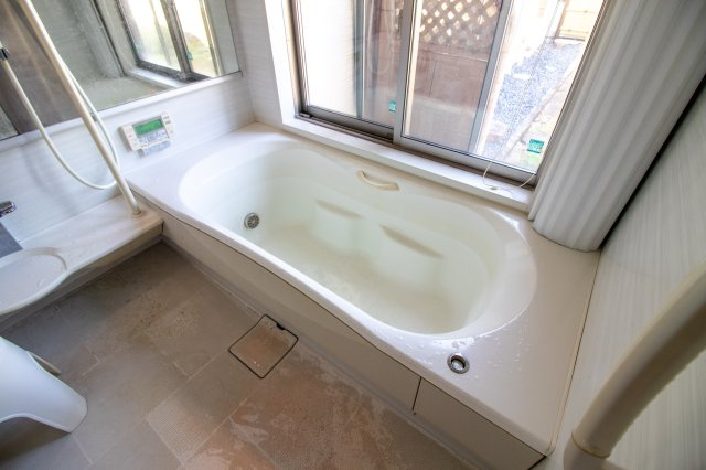 足利市小俣町の中古一戸建の浴室