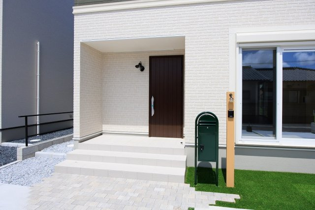 ＯＮＥＨＯＵＳＥ　行橋市行事４丁目の玄関