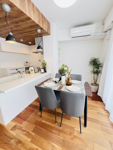 Shonan空色リノベ邸宅 inシーサイドコート湘南海岸公園のダイニング|家族団らんの時間を彩るダイニングスペース