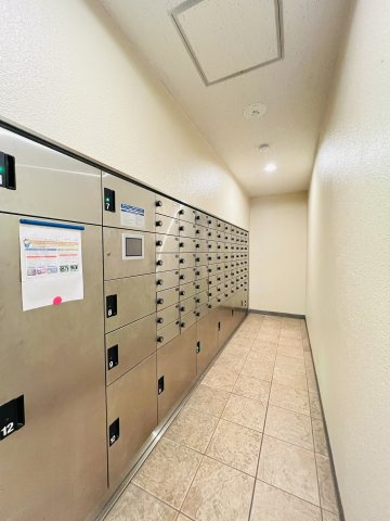 Shonan空色リノベ邸宅 inシーサイドコート湘南海岸公園の設備|不在時も安心の宅配ボックス完備。日々の暮らしをしっかりとサポート