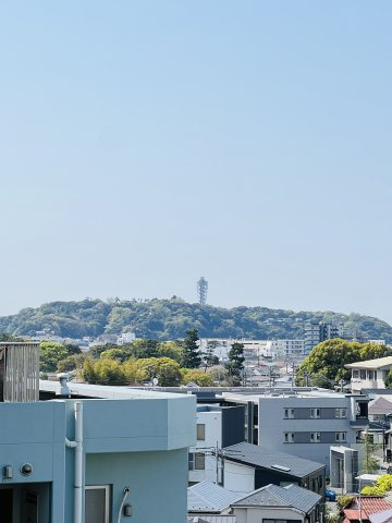 Shonan空色リノベ邸宅 inシーサイドコート湘南海岸公園の展望|共用廊下からは湘南のシンボル！江の島ドーン！