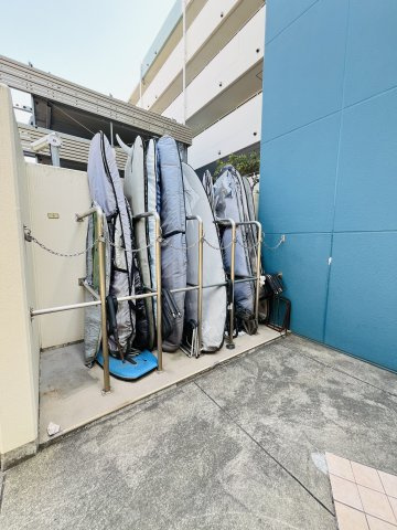 Shonan空色リノベ邸宅 inシーサイドコート湘南海岸公園のその他共用部分|湘南ライフの必須アイテム。サーフボード置き場完備！