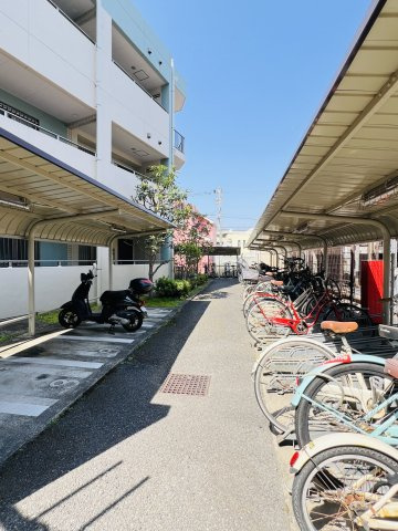 Shonan空色リノベ邸宅 inシーサイドコート湘南海岸公園の駐輪場