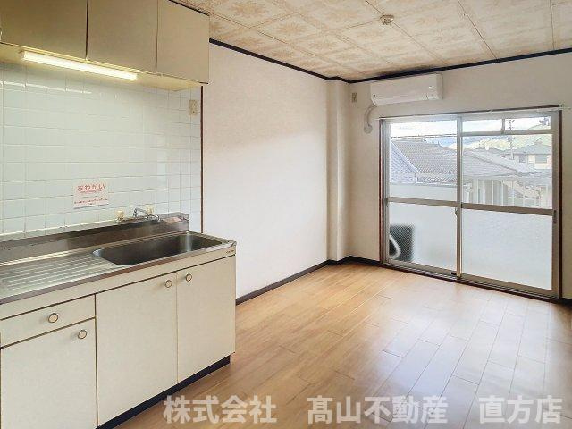 北九州市八幡西区木屋瀬５丁目の賃貸マンションの居間・リビング