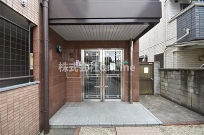 大阪市平野区加美南１丁目の賃貸マンションのエントランス