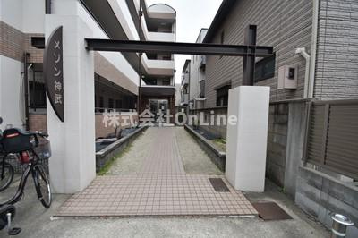 大阪市平野区加美南１丁目の賃貸マンションのエントランス