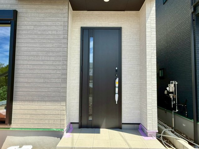 香美市土佐山田町百石町2棟 1号棟の玄関