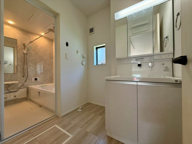 香美市土佐山田町百石町2棟 1号棟の独立洗面台